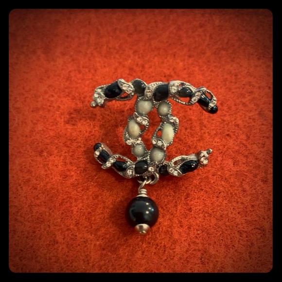 CHANEL Jewelry - Authentic CHANEL Broach/Pin